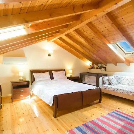 Mara's Traditional Κάτω Παυλιάνα