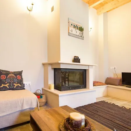 Mara's Traditional * Kato Pavliana