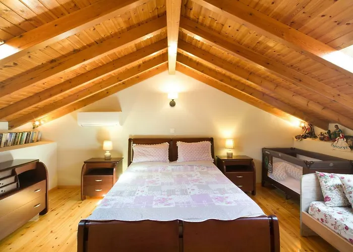 Mara's Traditional * Kato Pavliana