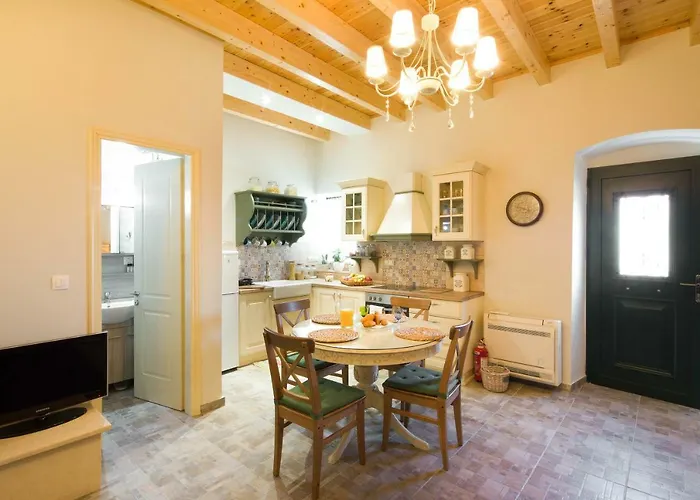 Mara's Traditional * Kato Pavliana